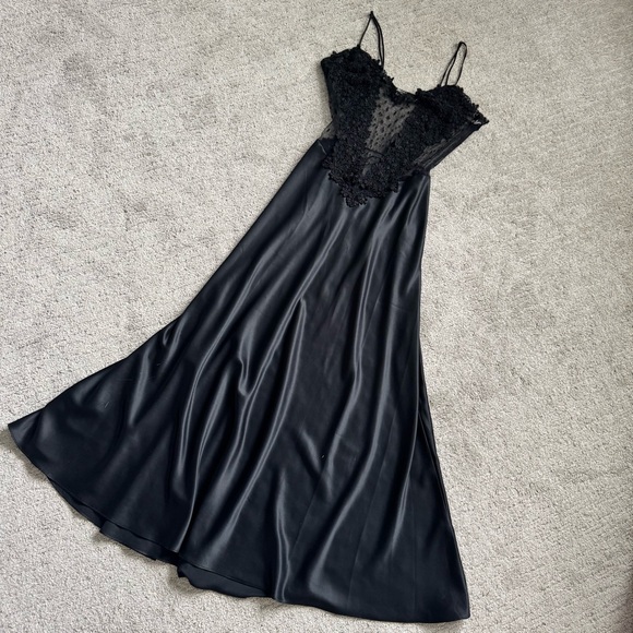 Flora Nikrooz Showstopper Long Gown / Black Lace Nightgown - Picture 8 of 12